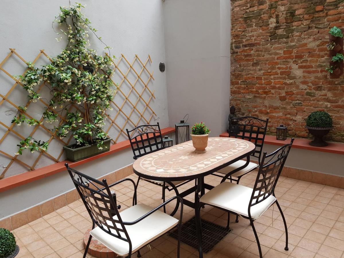 フェラーラNell'Antico Ghetto Ebraicoアパートメント エクステリア 写真