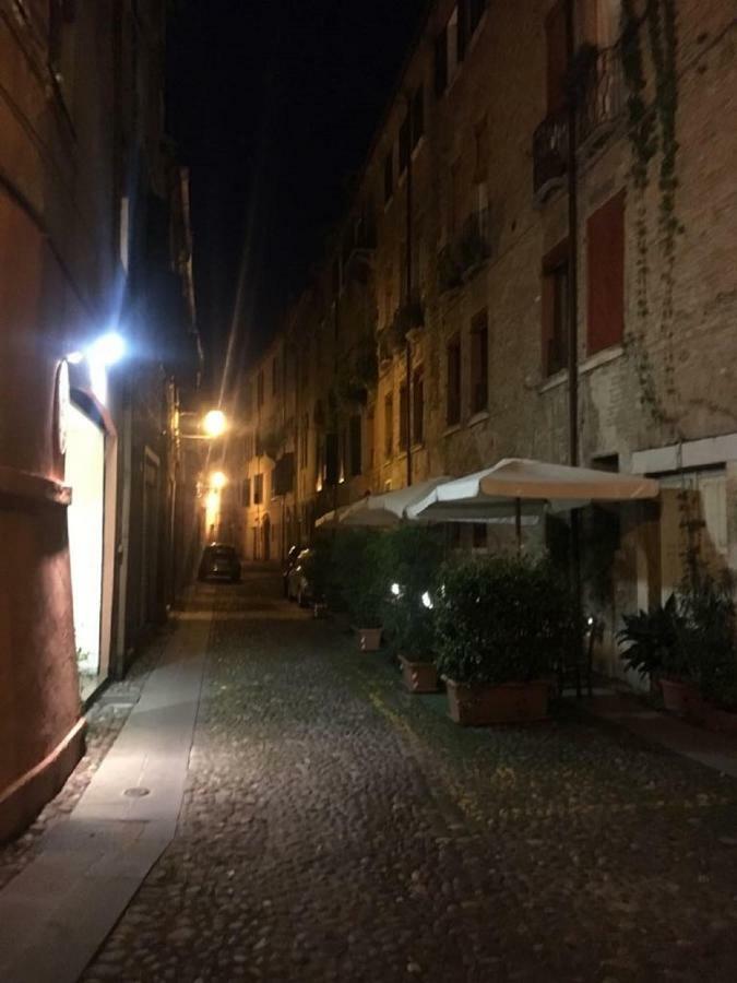 フェラーラNell'Antico Ghetto Ebraicoアパートメント エクステリア 写真